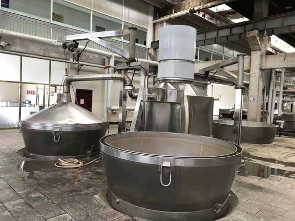 傳統(tǒng)型不銹鋼釀酒設(shè)備